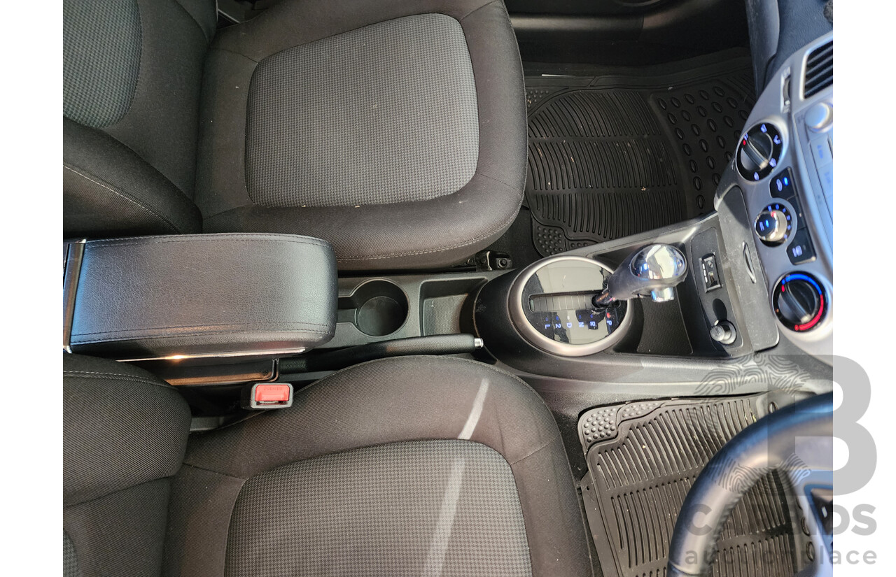 7/2014 Hyundai i20 Active PB MY14 5d Hatchback White 1.4L