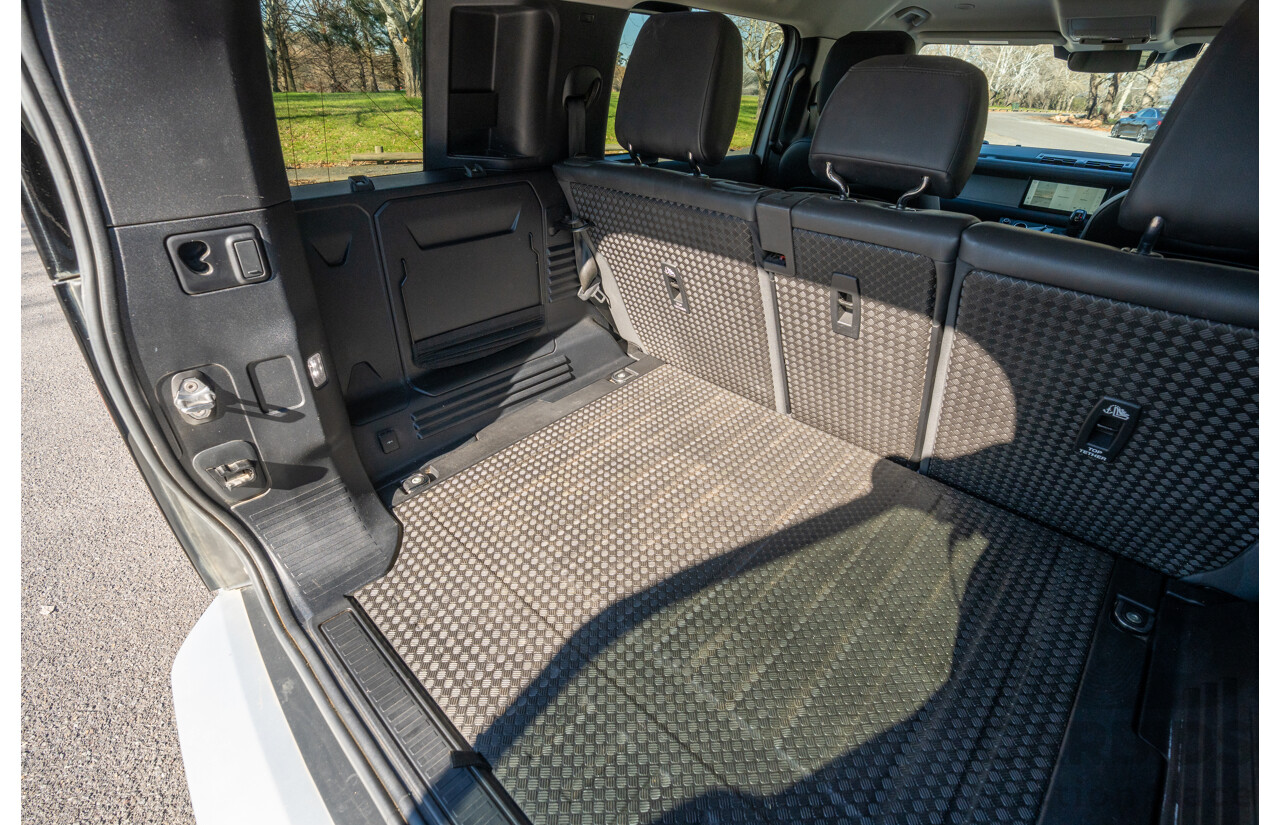 12/2021 Land Rover Defender 110 P400 SE (AWD) L663 MY22 4d Wagon Hakuba Silver Metallic Turbo 3.0L - MHEV