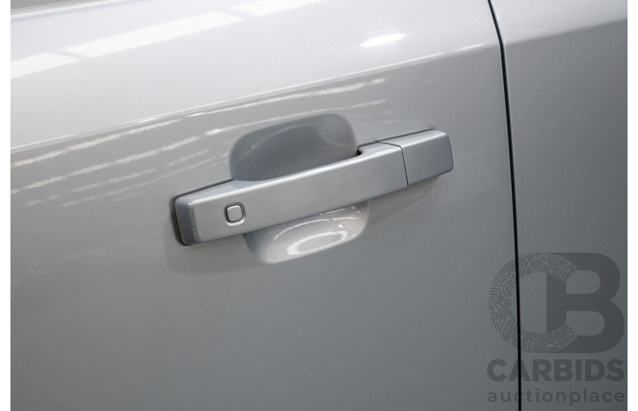 12/2021 Land Rover Defender 110 P400 SE (AWD) L663 MY2 4d Wagon Hakuba Silver Metallic Turbo 3.0L