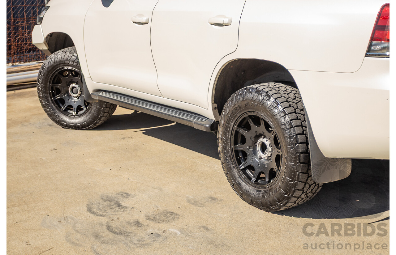 07/2017 Toyota Landcruiser VX (4x4) VDJ200R MY16 4D Wagon Crystal White Pearl Twin Turbo Diesel 4.5L - 7 seats