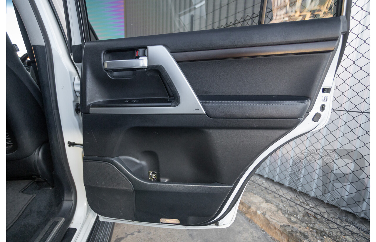 07/2017 Toyota Landcruiser VX (4x4) VDJ200R MY16 4D Wagon Crystal White Pearl Twin Turbo Diesel 4.5L - 7 seats