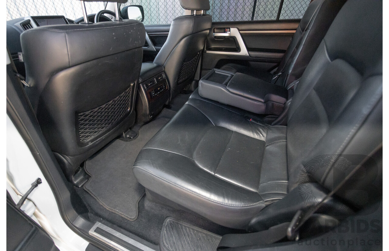 07/2017 Toyota Landcruiser VX (4x4) VDJ200R MY16 4D Wagon Crystal White Pearl Twin Turbo Diesel 4.5L - 7 seats