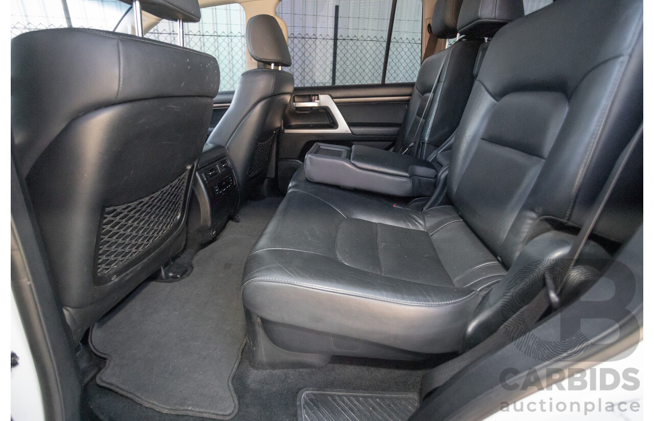 07/2017 Toyota Landcruiser VX (4x4) VDJ200R MY16 4D Wagon Crystal White Pearl Twin Turbo Diesel 4.5L - 7 seats
