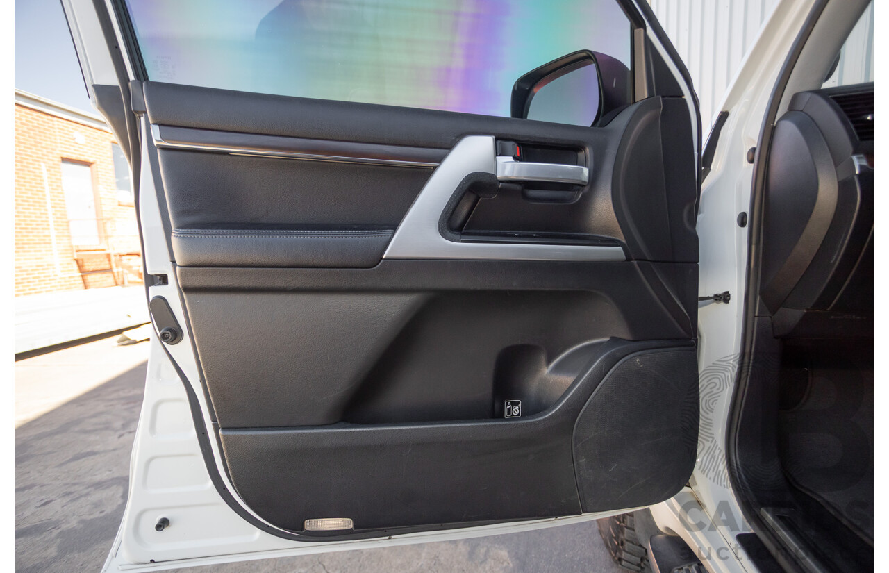 07/2017 Toyota Landcruiser VX (4x4) VDJ200R MY16 4D Wagon Crystal White Pearl Twin Turbo Diesel 4.5L - 7 seats