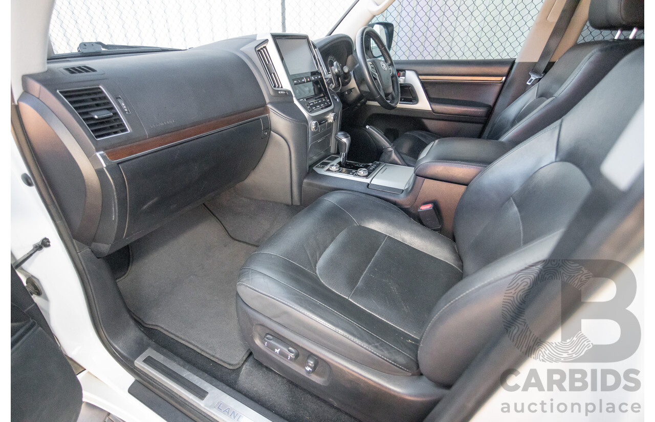 07/2017 Toyota Landcruiser VX (4x4) VDJ200R MY16 4D Wagon Crystal White Pearl Twin Turbo Diesel 4.5L - 7 seats