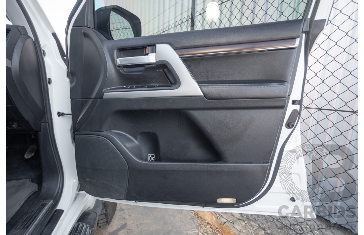 07/2017 Toyota Landcruiser VX (4x4) VDJ200R MY16 4D Wagon Crystal White Pearl Twin Turbo Diesel 4.5L - 7 seats