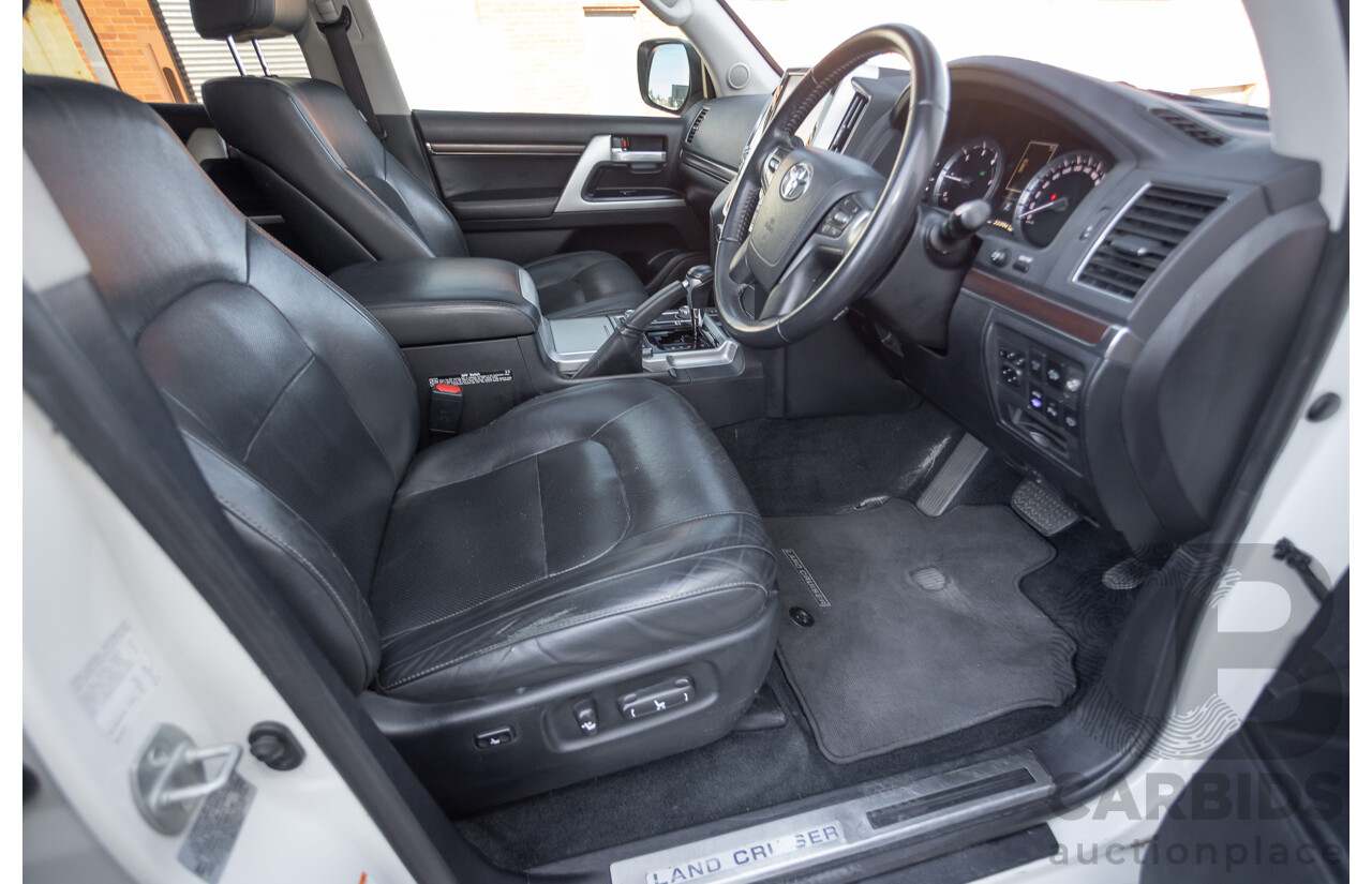07/2017 Toyota Landcruiser VX (4x4) VDJ200R MY16 4D Wagon Crystal White Pearl Twin Turbo Diesel 4.5L - 7 seats