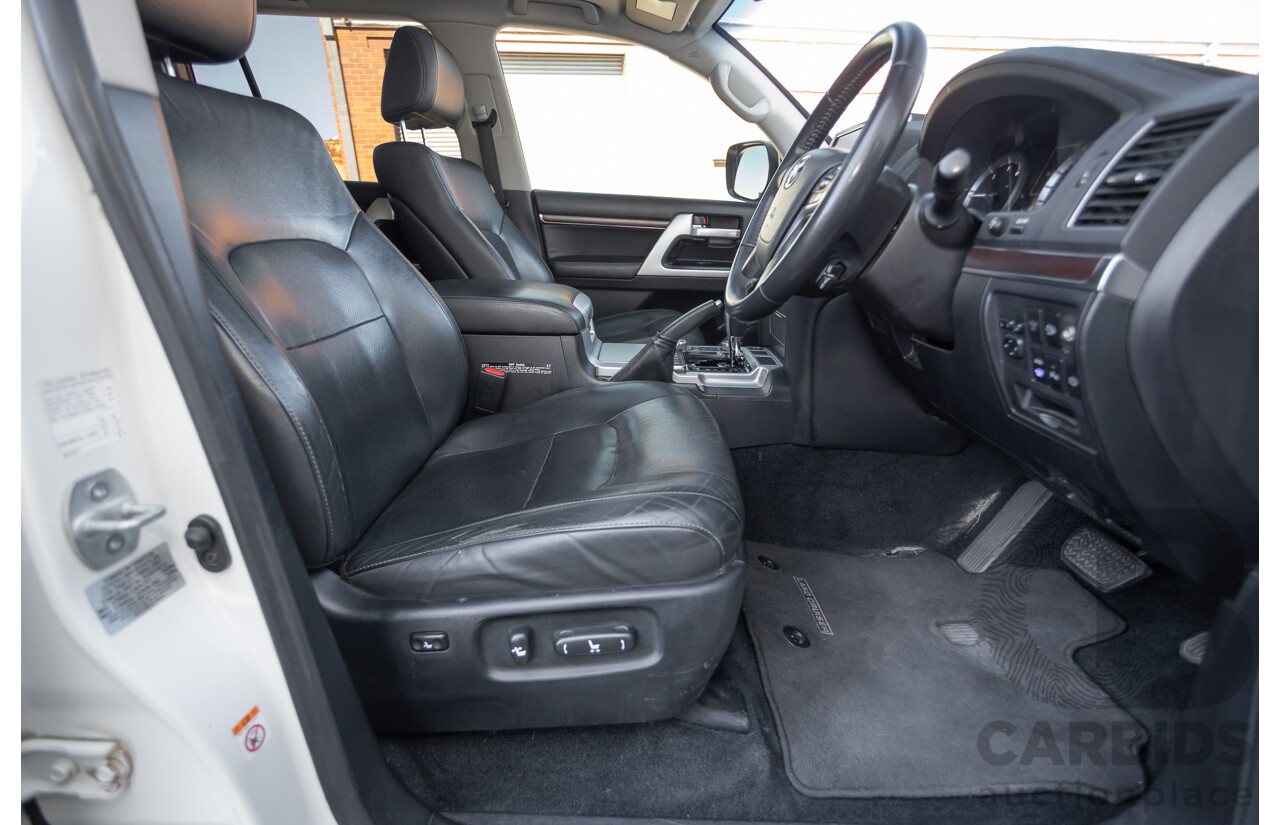 07/2017 Toyota Landcruiser VX (4x4) VDJ200R MY16 4D Wagon Crystal White Pearl Twin Turbo Diesel 4.5L - 7 seats