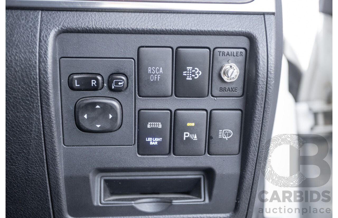 07/2017 Toyota Landcruiser VX (4x4) VDJ200R MY16 4D Wagon Crystal White Pearl Twin Turbo Diesel 4.5L - 7 seats