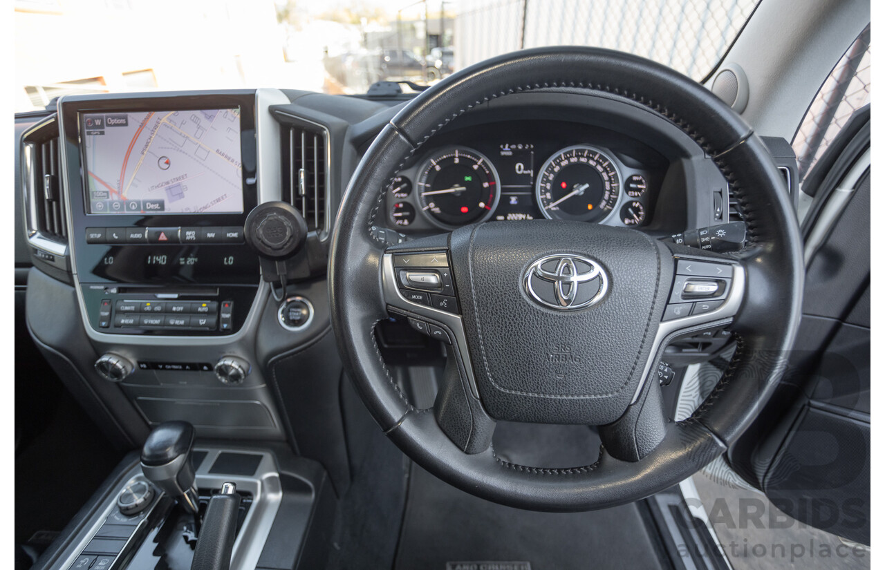 07/2017 Toyota Landcruiser VX (4x4) VDJ200R MY16 4D Wagon Crystal White Pearl Twin Turbo Diesel 4.5L - 7 seats