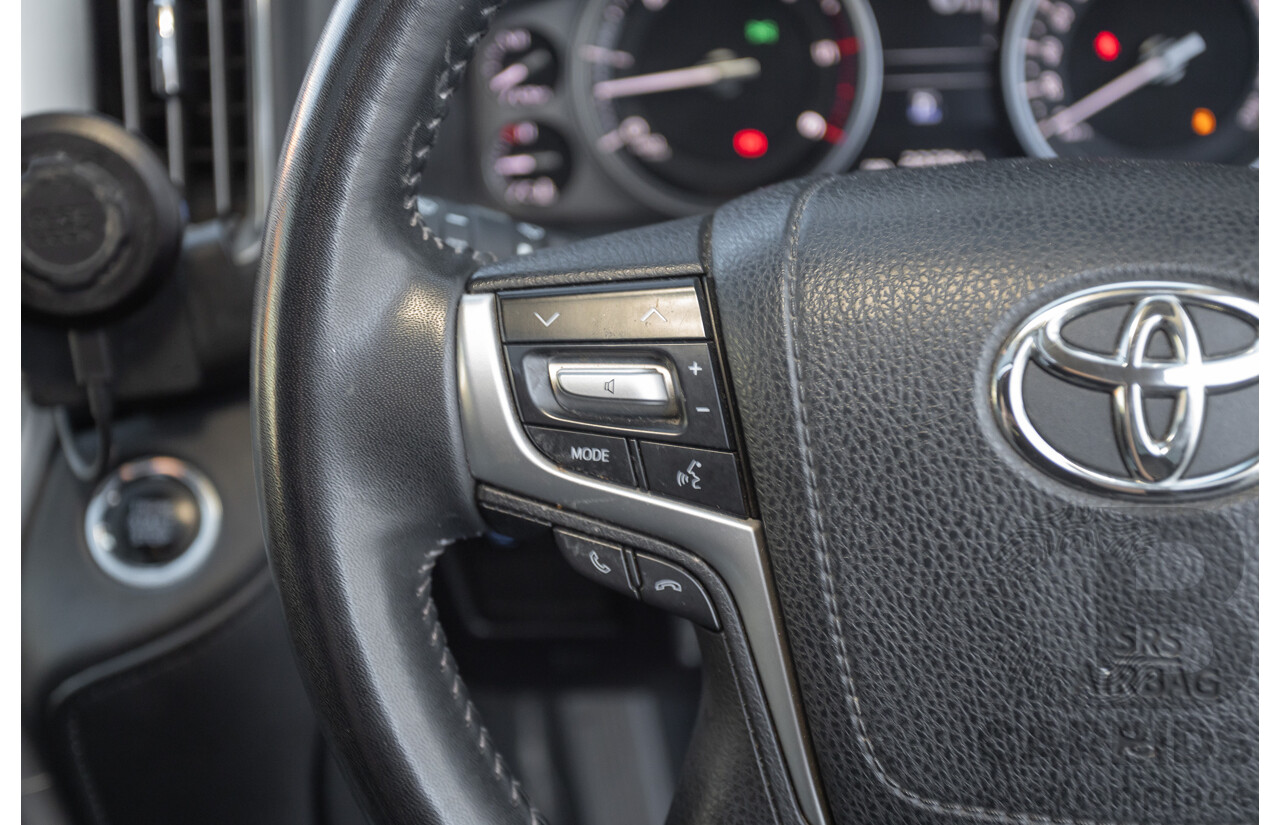 07/2017 Toyota Landcruiser VX (4x4) VDJ200R MY16 4D Wagon Crystal White Pearl Twin Turbo Diesel 4.5L - 7 seats