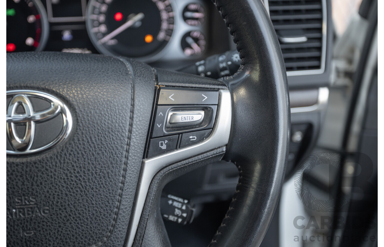 07/2017 Toyota Landcruiser VX (4x4) VDJ200R MY16 4D Wagon Crystal White Pearl Twin Turbo Diesel 4.5L - 7 seats