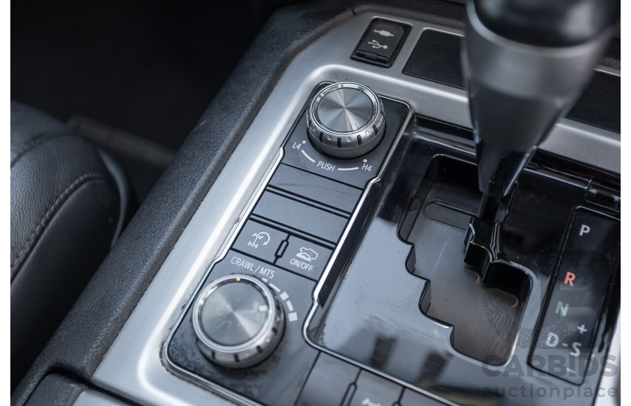 07/2017 Toyota Landcruiser VX (4x4) VDJ200R MY16 4D Wagon Crystal White Pearl Twin Turbo Diesel 4.5L - 7 seats