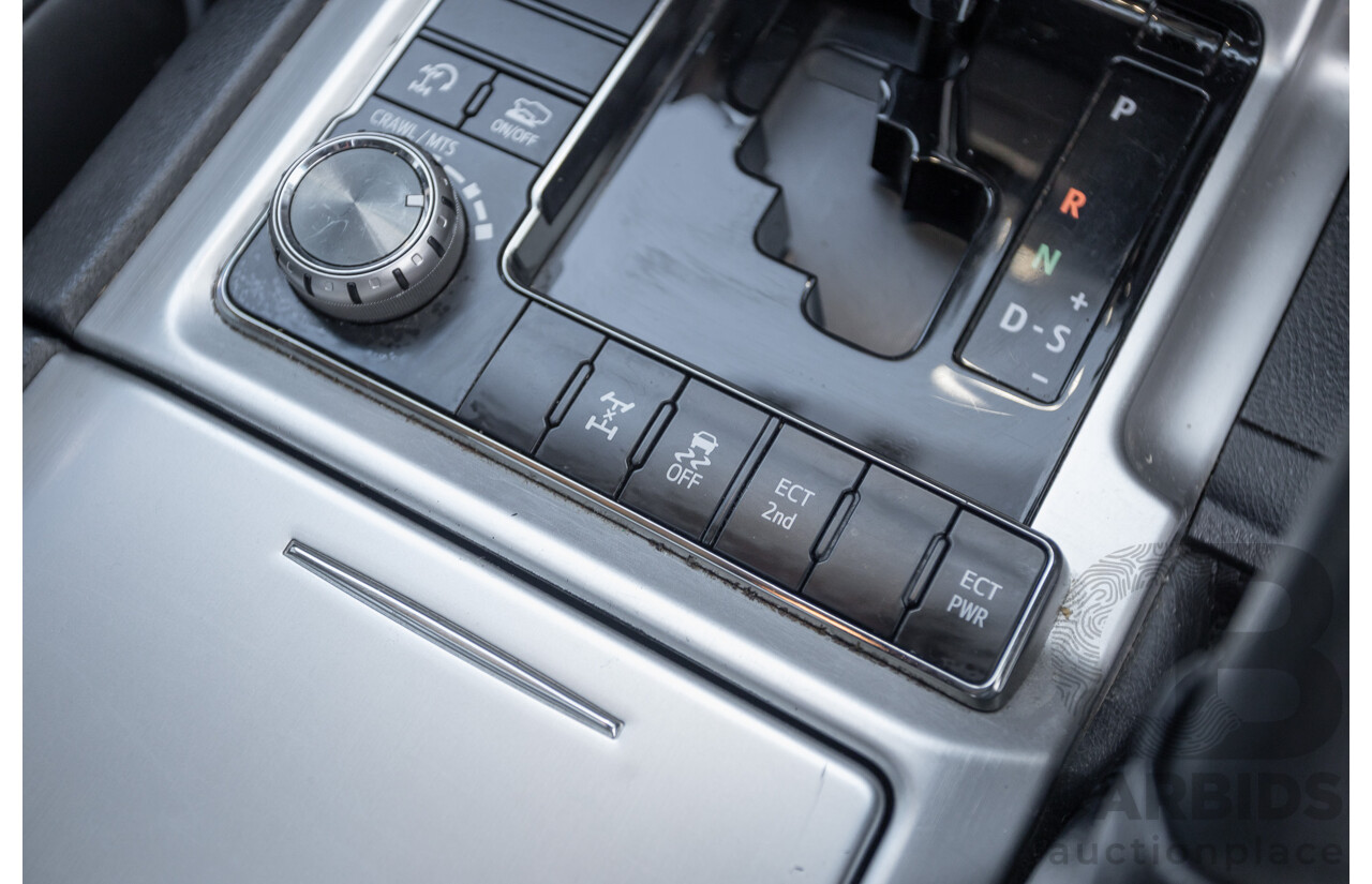 07/2017 Toyota Landcruiser VX (4x4) VDJ200R MY16 4D Wagon Crystal White Pearl Twin Turbo Diesel 4.5L - 7 seats