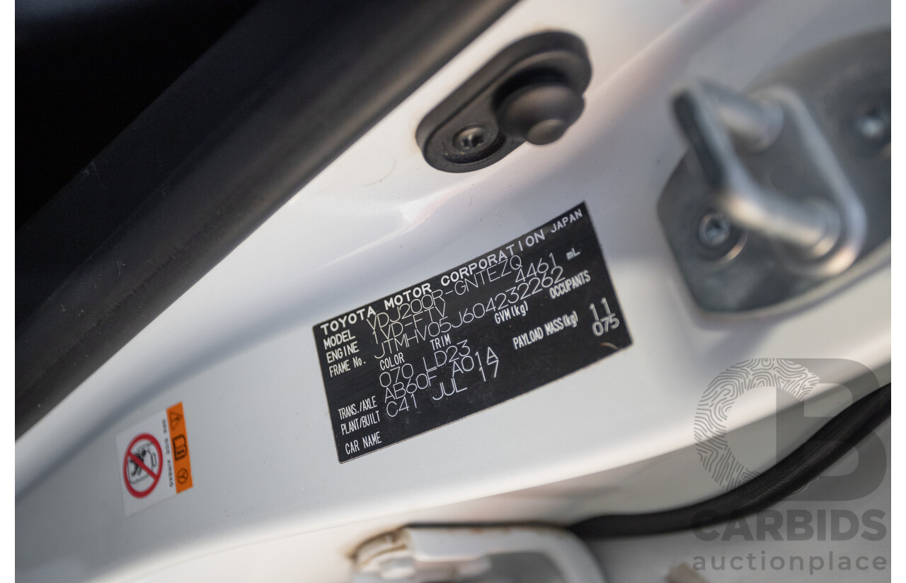 07/2017 Toyota Landcruiser VX (4x4) VDJ200R MY16 4D Wagon Crystal White Pearl Twin Turbo Diesel 4.5L - 7 seats