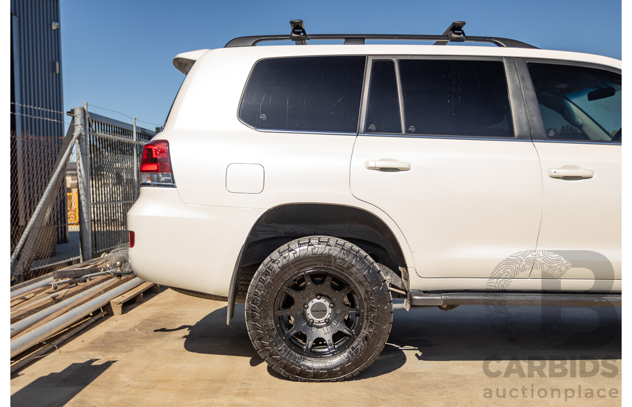 07/2017 Toyota Landcruiser VX (4x4) VDJ200R MY16 4D Wagon Crystal White Pearl Twin Turbo Diesel 4.5L - 7 seats