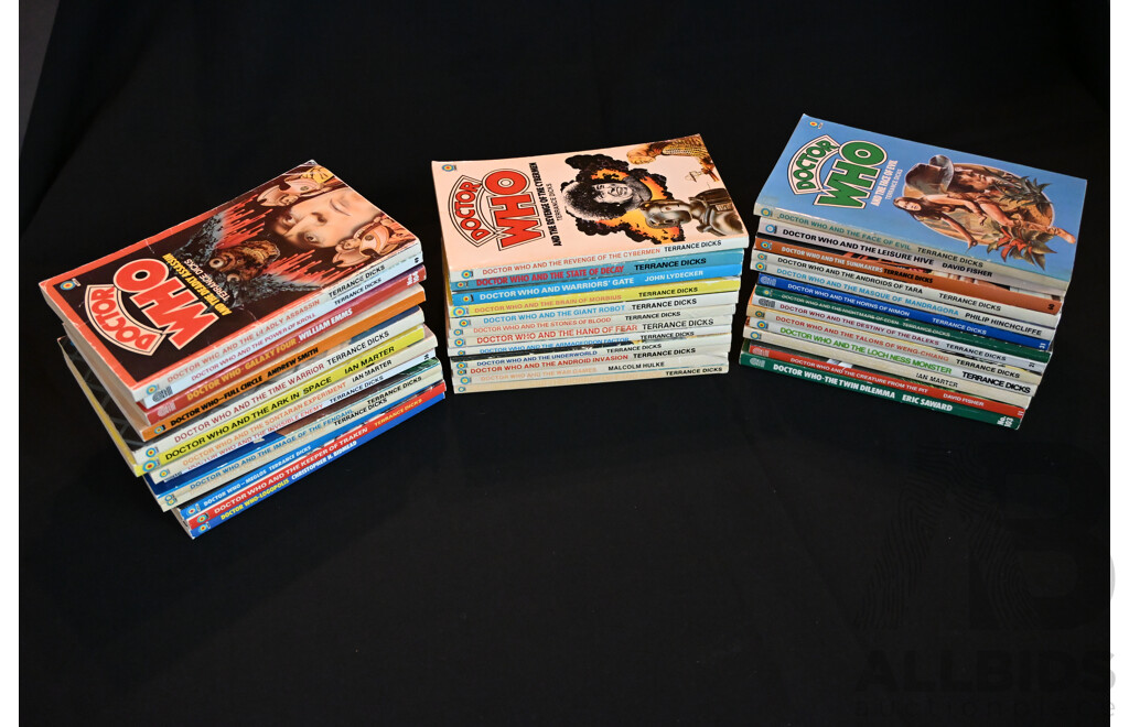 L22 - Set of 38 Doctor Who Paperback Novels - 4th Doctor