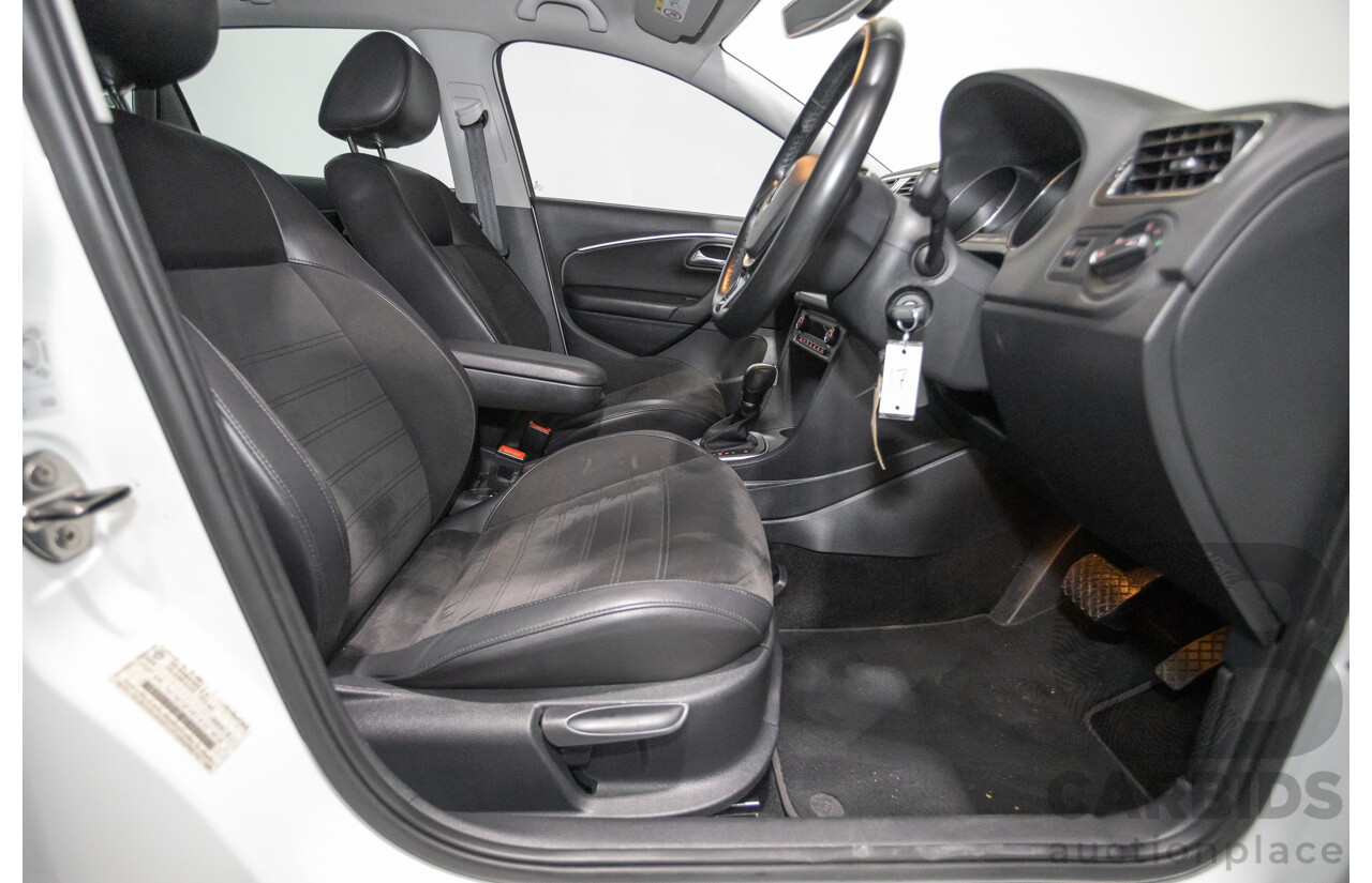 11/2017 Volkswagen Polo Urban + (81TSI) 6R MY17.5 5D Hatchback White 1.2L