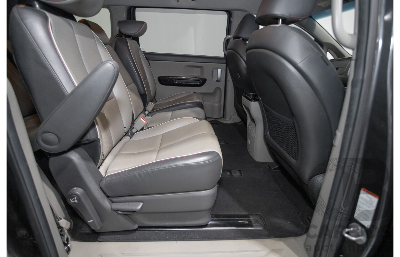 05/2017 Kia Carnival SLi YP MY17 4D Wagon Graphite Metallic Turbo Diesel 2.2L