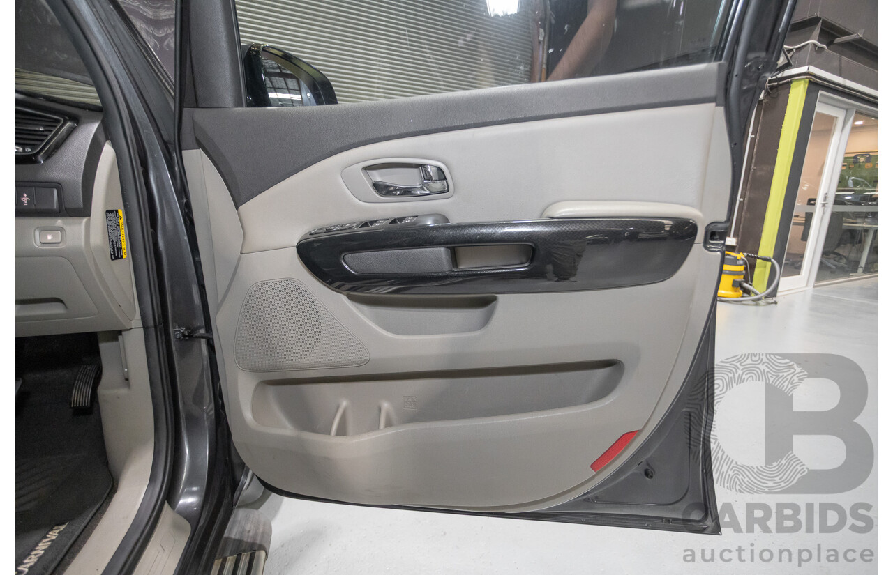 05/2017 Kia Carnival SLi YP MY17 4D Wagon Graphite Metallic Turbo Diesel 2.2L