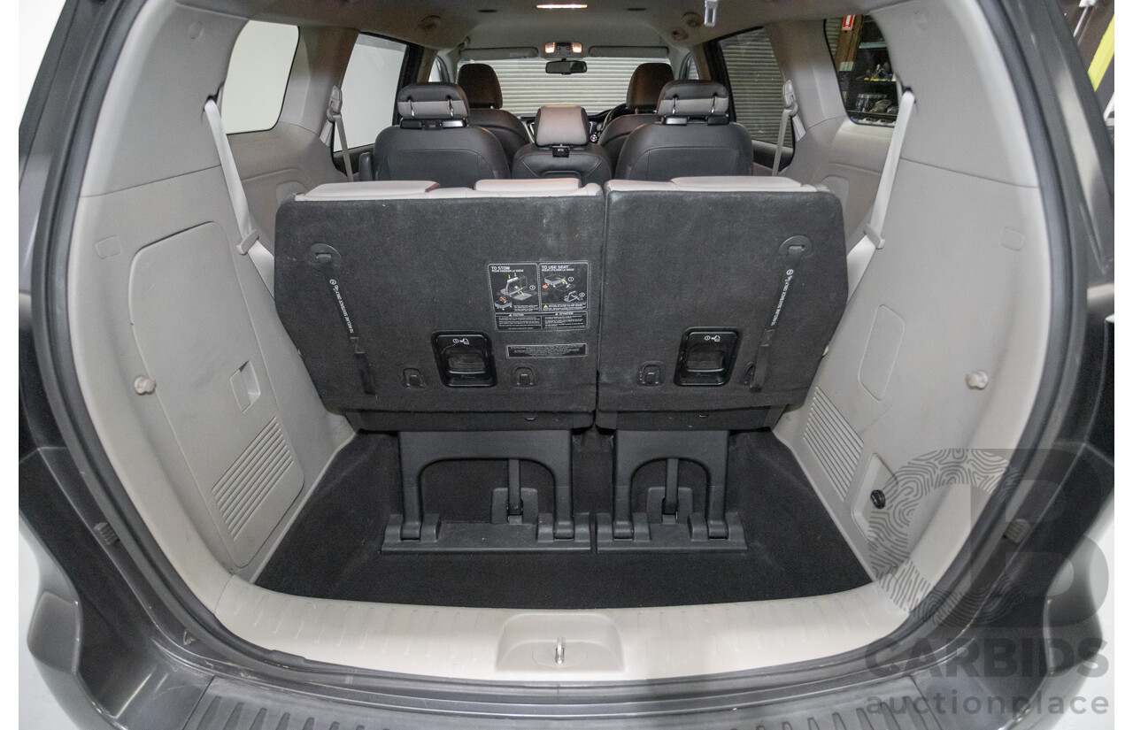 05/2017 Kia Carnival SLi YP MY17 4D Wagon Graphite Metallic Turbo Diesel 2.2L