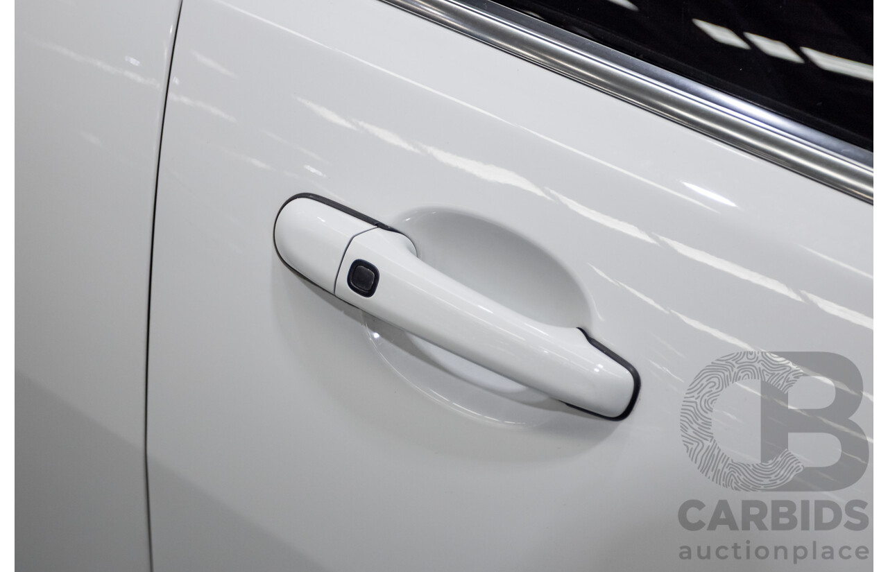 10/2014 Jaguar XF Premium Luxury MY14 4d Sedan Polaris White Turbo 2.0L