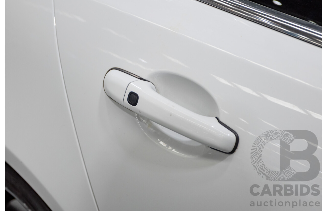 10/2014 Jaguar XF Premium Luxury MY14 4d Sedan Polaris White Turbo 2.0L