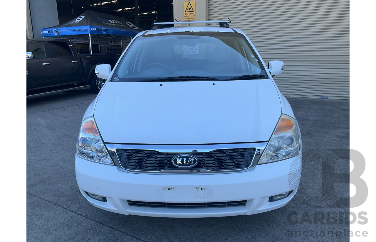 01/2011 Kia Grand Carnival Platinum (FWD) VQ MY11 4D Wagon White V6 3.5L