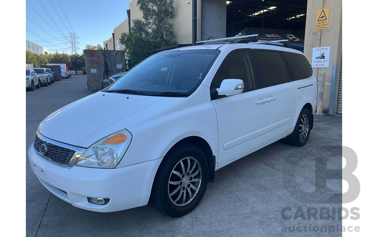 01/2011 Kia Grand Carnival Platinum (FWD) VQ MY11 4D Wagon White V6 3.5L