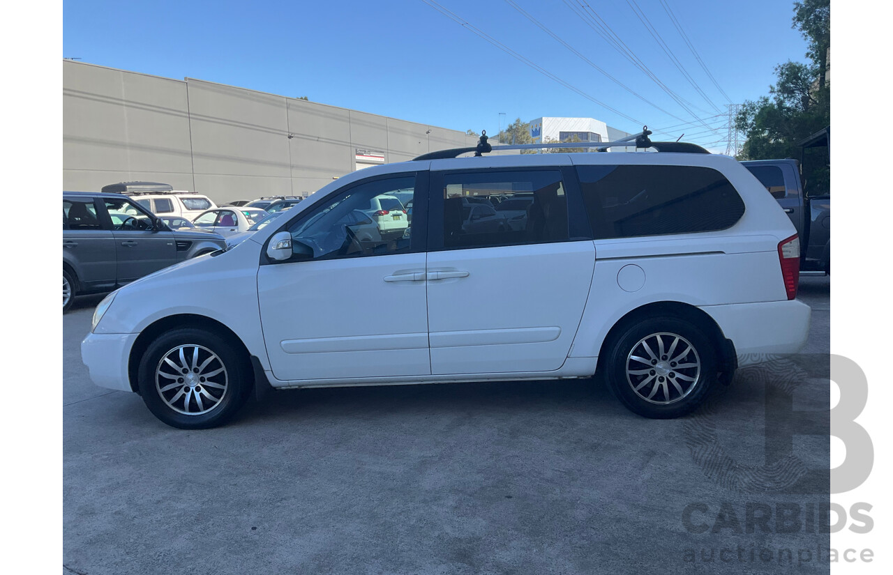 01/2011 Kia Grand Carnival Platinum (FWD) VQ MY11 4D Wagon White V6 3.5L