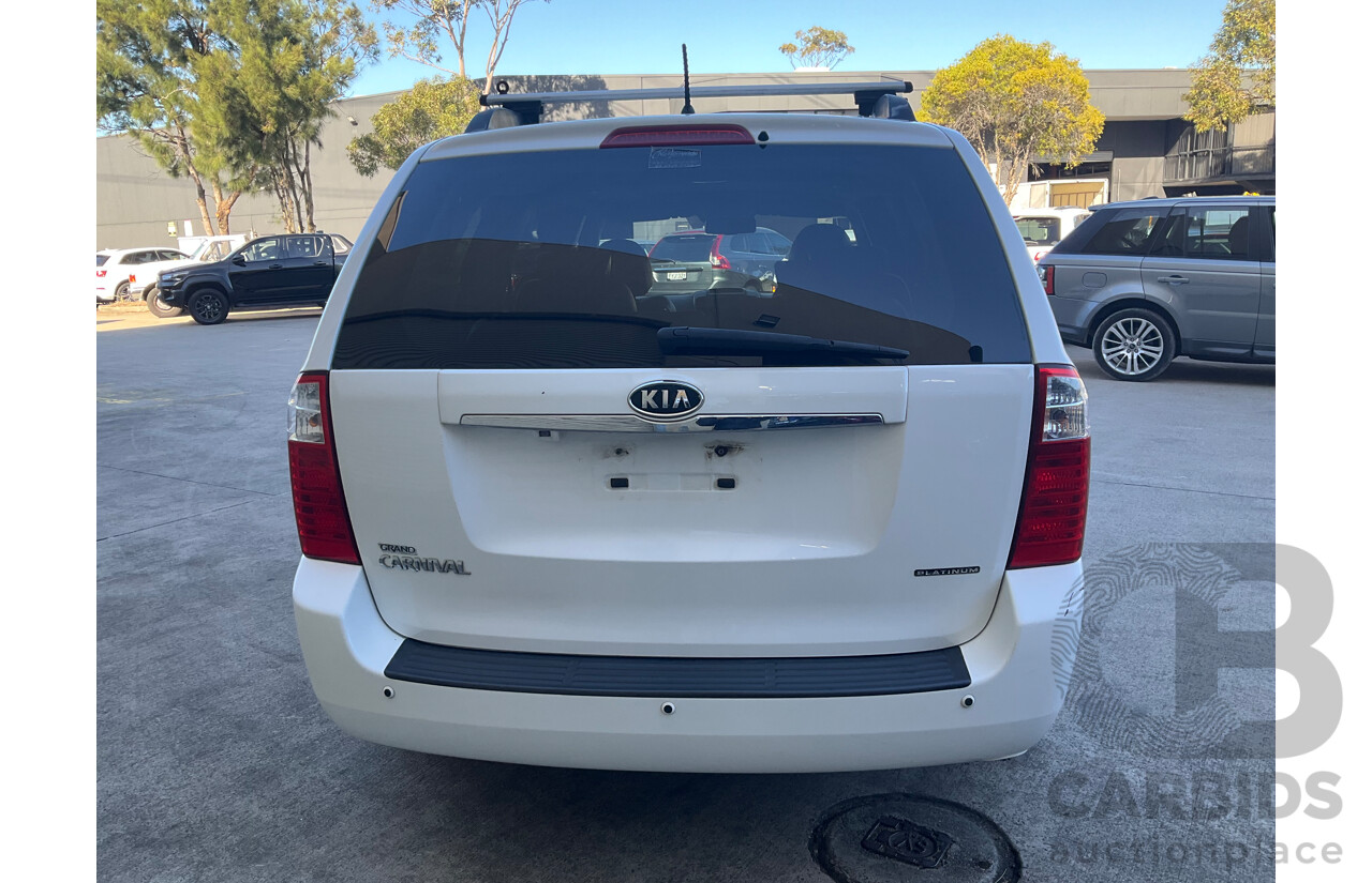 01/2011 Kia Grand Carnival Platinum (FWD) VQ MY11 4D Wagon White V6 3.5L
