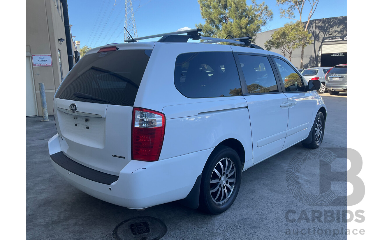 01/2011 Kia Grand Carnival Platinum (FWD) VQ MY11 4D Wagon White V6 3.5L