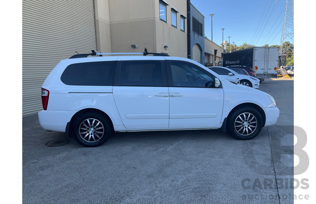01/2011 Kia Grand Carnival Platinum (FWD) VQ MY11 4D Wagon White V6 3.5L