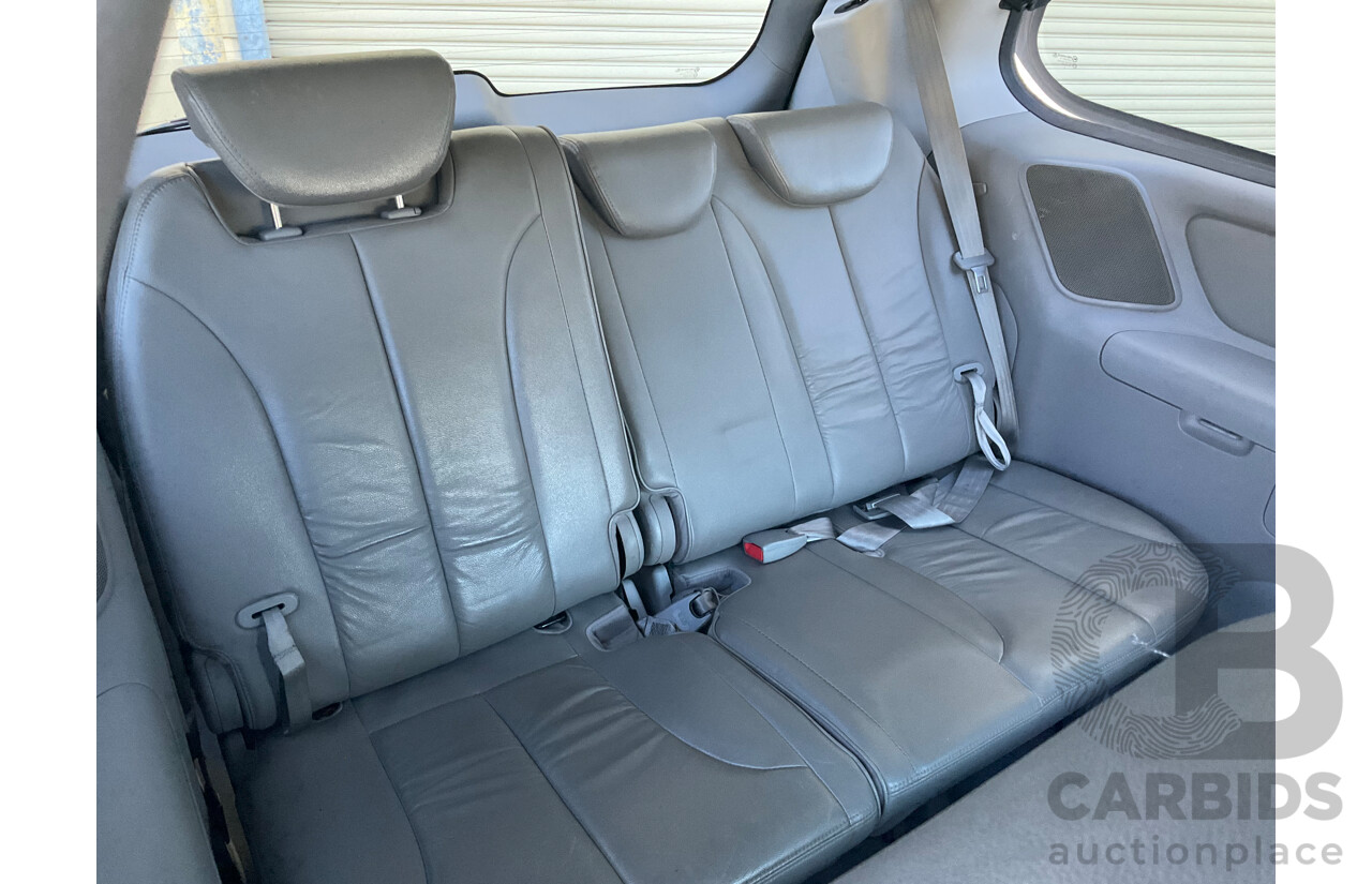 01/2011 Kia Grand Carnival Platinum (FWD) VQ MY11 4D Wagon White V6 3.5L