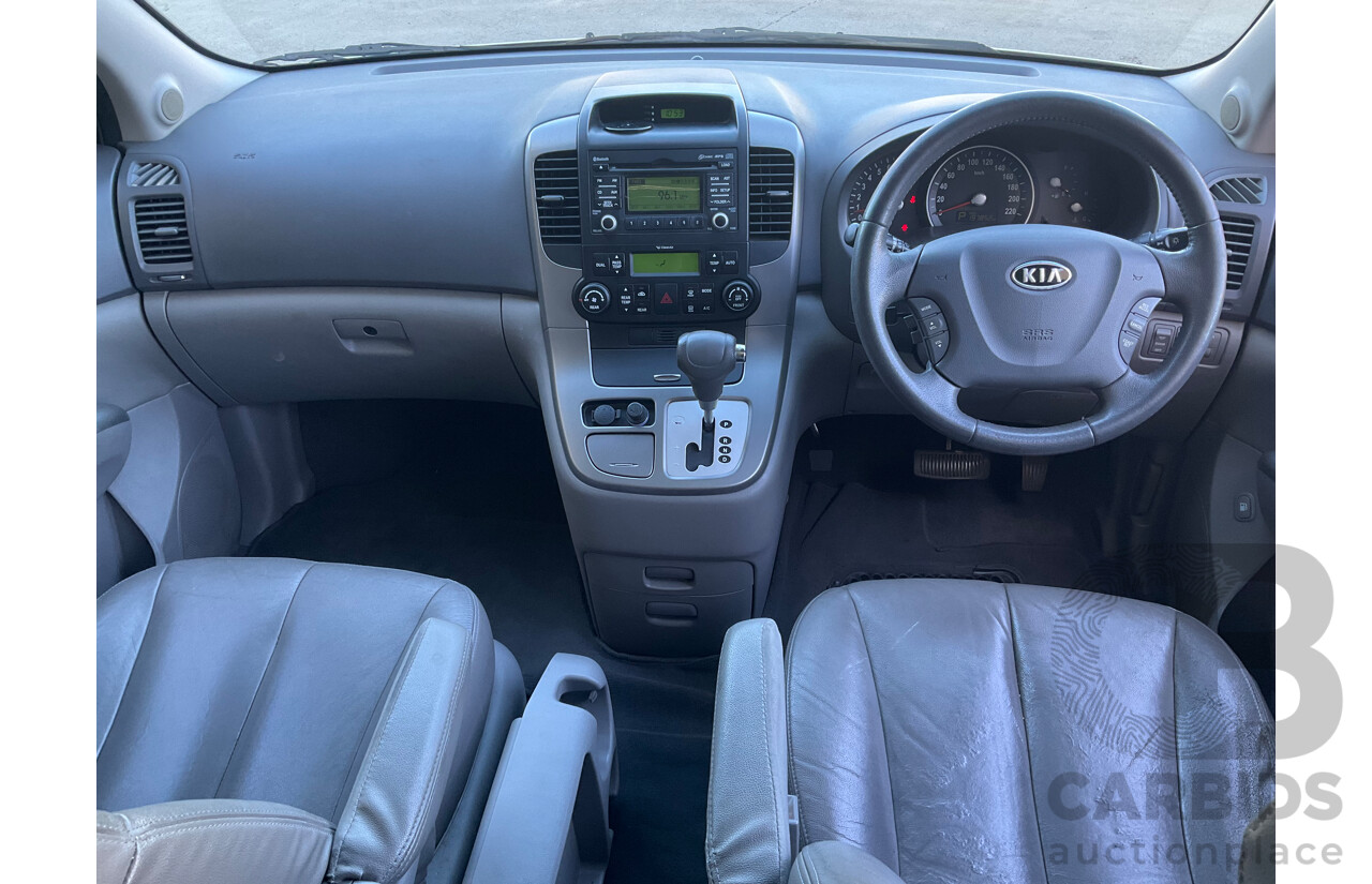 01/2011 Kia Grand Carnival Platinum (FWD) VQ MY11 4D Wagon White V6 3.5L