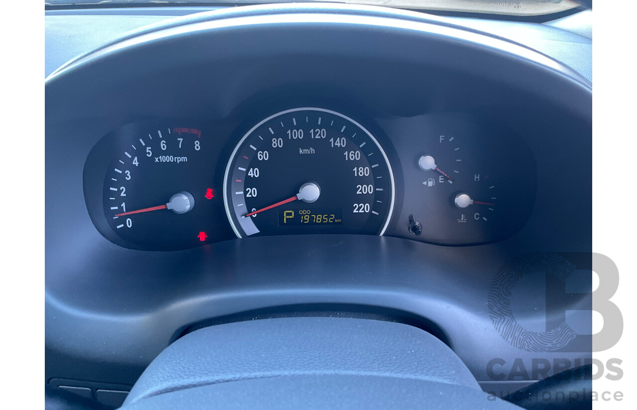 01/2011 Kia Grand Carnival Platinum (FWD) VQ MY11 4D Wagon White V6 3.5L