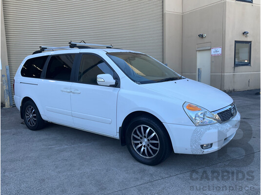 01/2011 Kia Grand Carnival Platinum (FWD) VQ MY11 4D Wagon White V6 3.5L