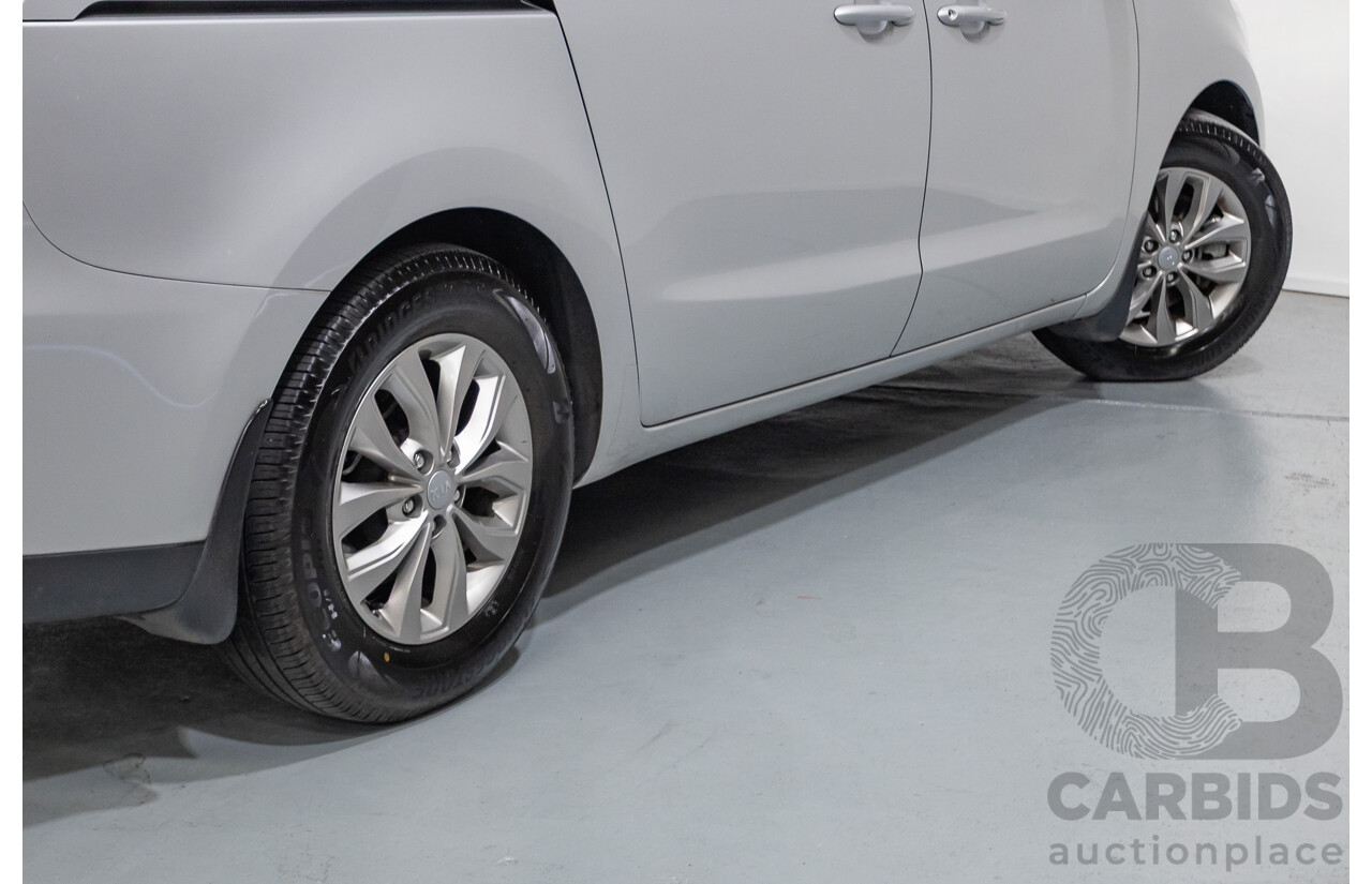 08/2018 Kia Carnival Si YP MY18 4D Wagon Silky Silver Metallic 3.3L - 8 Seats