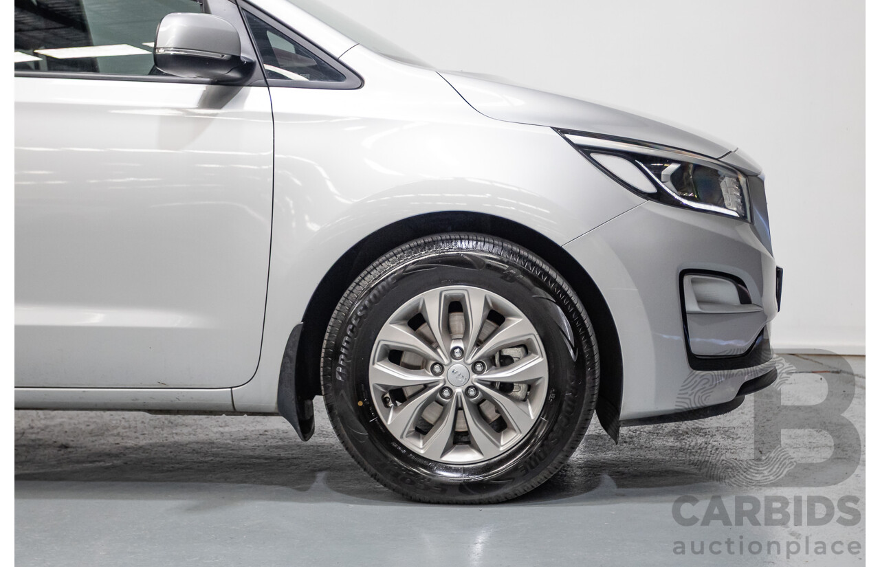 08/2018 Kia Carnival Si YP MY18 4D Wagon Silky Silver Metallic 3.3L - 8 Seats