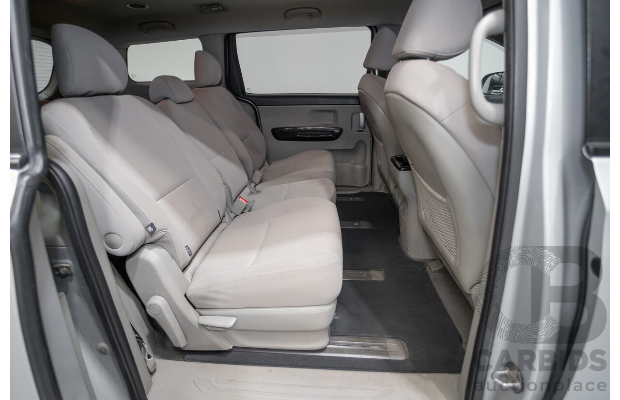 08/2018 Kia Carnival Si YP MY18 4D Wagon Silky Silver Metallic 3.3L - 8 Seats