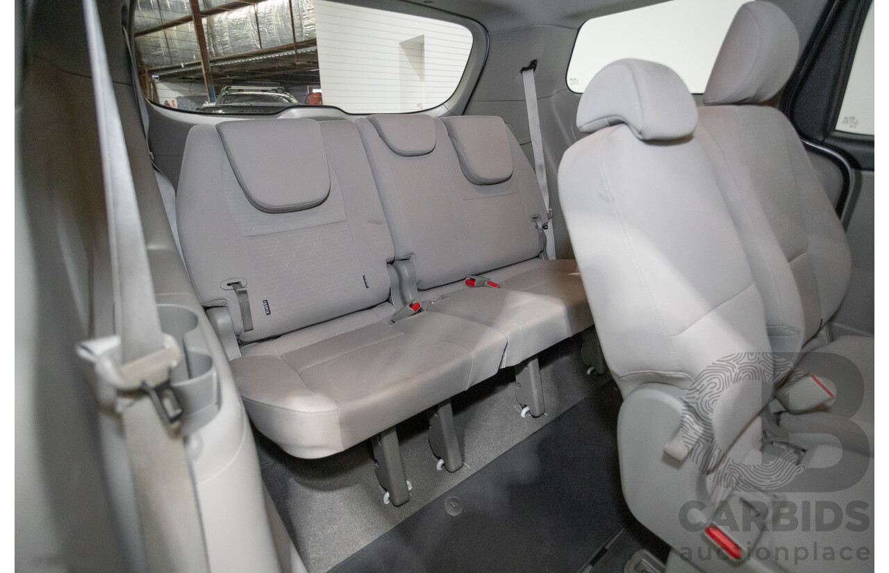 08/2018 Kia Carnival Si YP MY18 4D Wagon Silky Silver Metallic 3.3L - 8 Seats