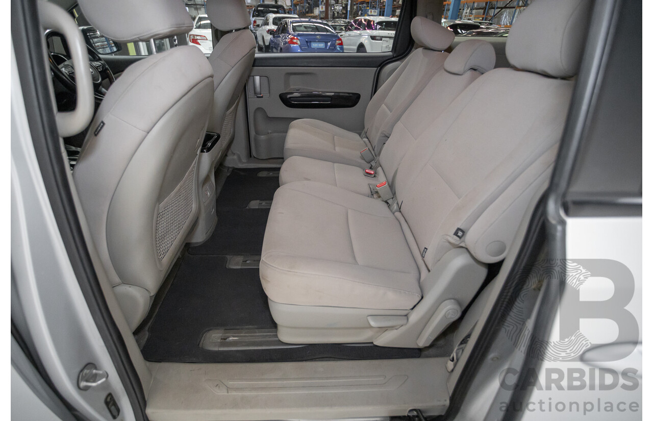 08/2018 Kia Carnival Si YP MY18 4D Wagon Silky Silver Metallic 3.3L - 8 Seats