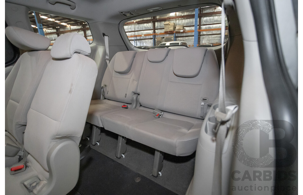 08/2018 Kia Carnival Si YP MY18 4D Wagon Silky Silver Metallic 3.3L - 8 Seats