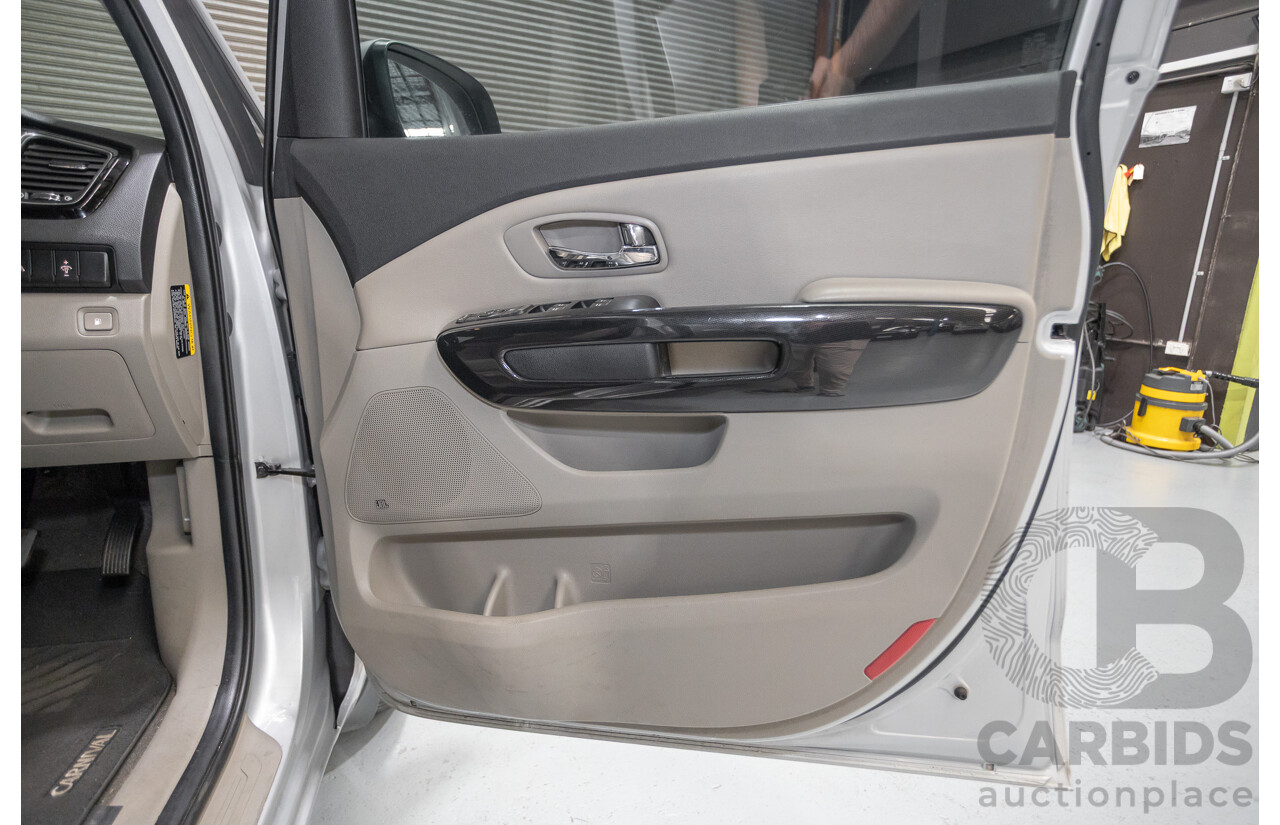 08/2018 Kia Carnival Si YP MY18 4D Wagon Silky Silver Metallic 3.3L - 8 Seats
