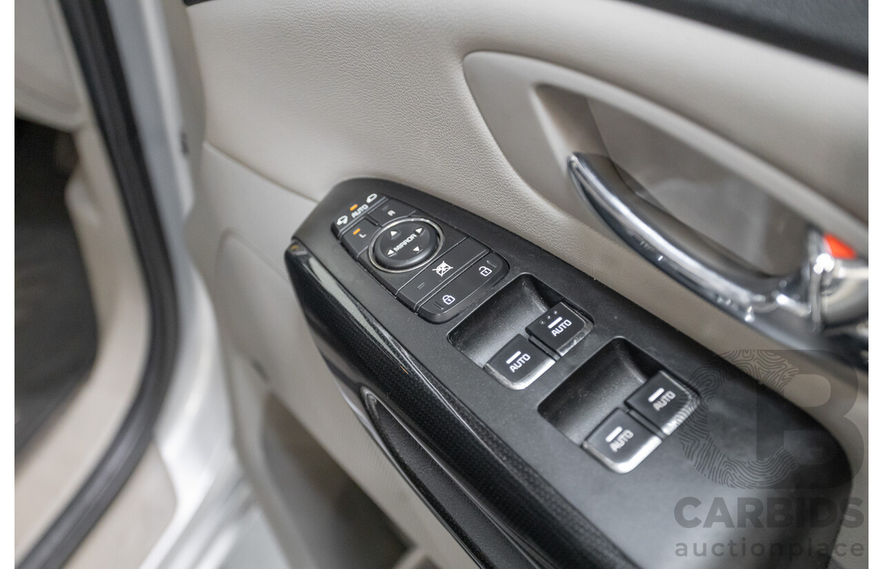 08/2018 Kia Carnival Si YP MY18 4D Wagon Silky Silver Metallic 3.3L - 8 Seats