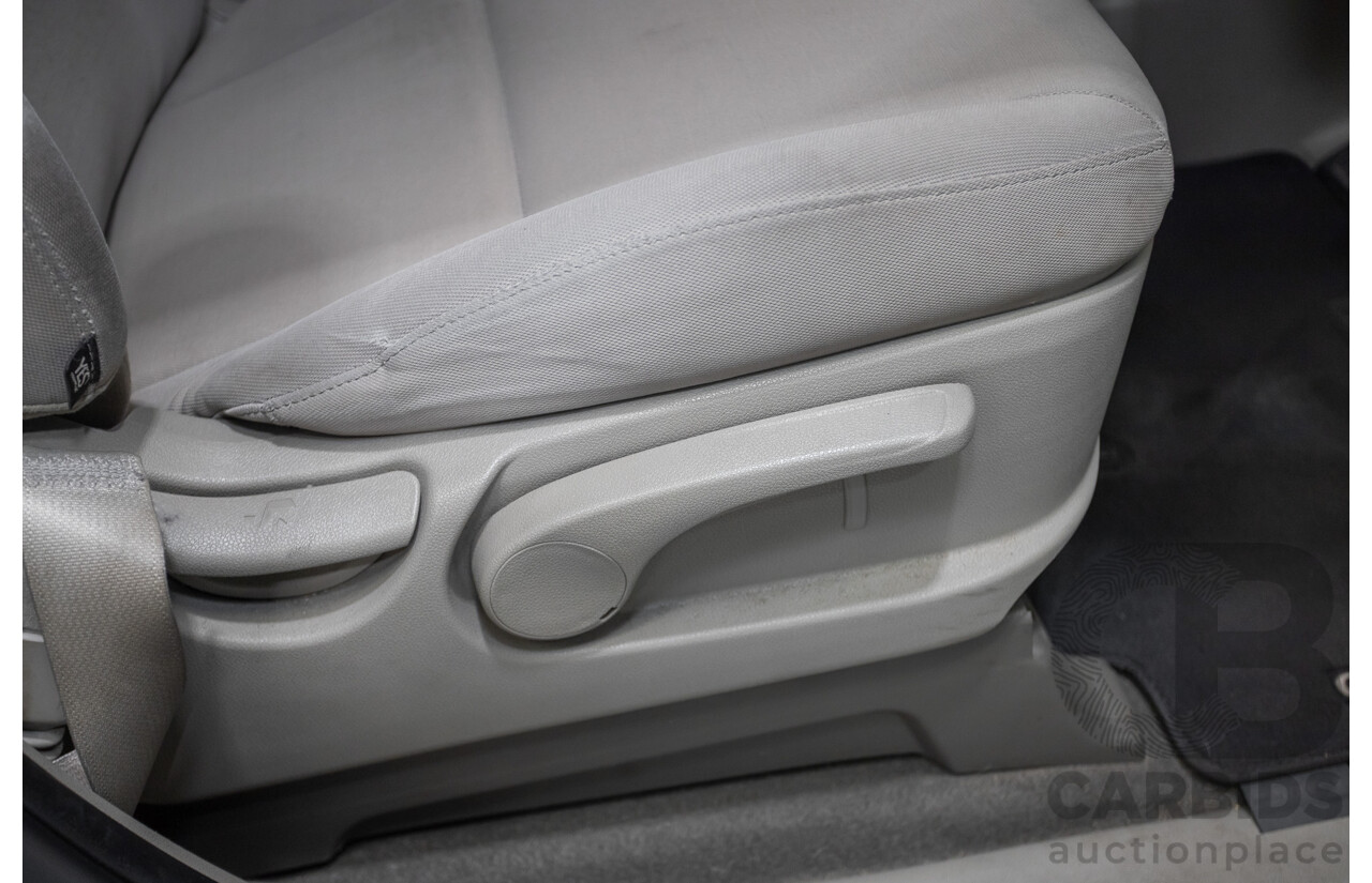 08/2018 Kia Carnival Si YP MY18 4D Wagon Silky Silver Metallic 3.3L - 8 Seats
