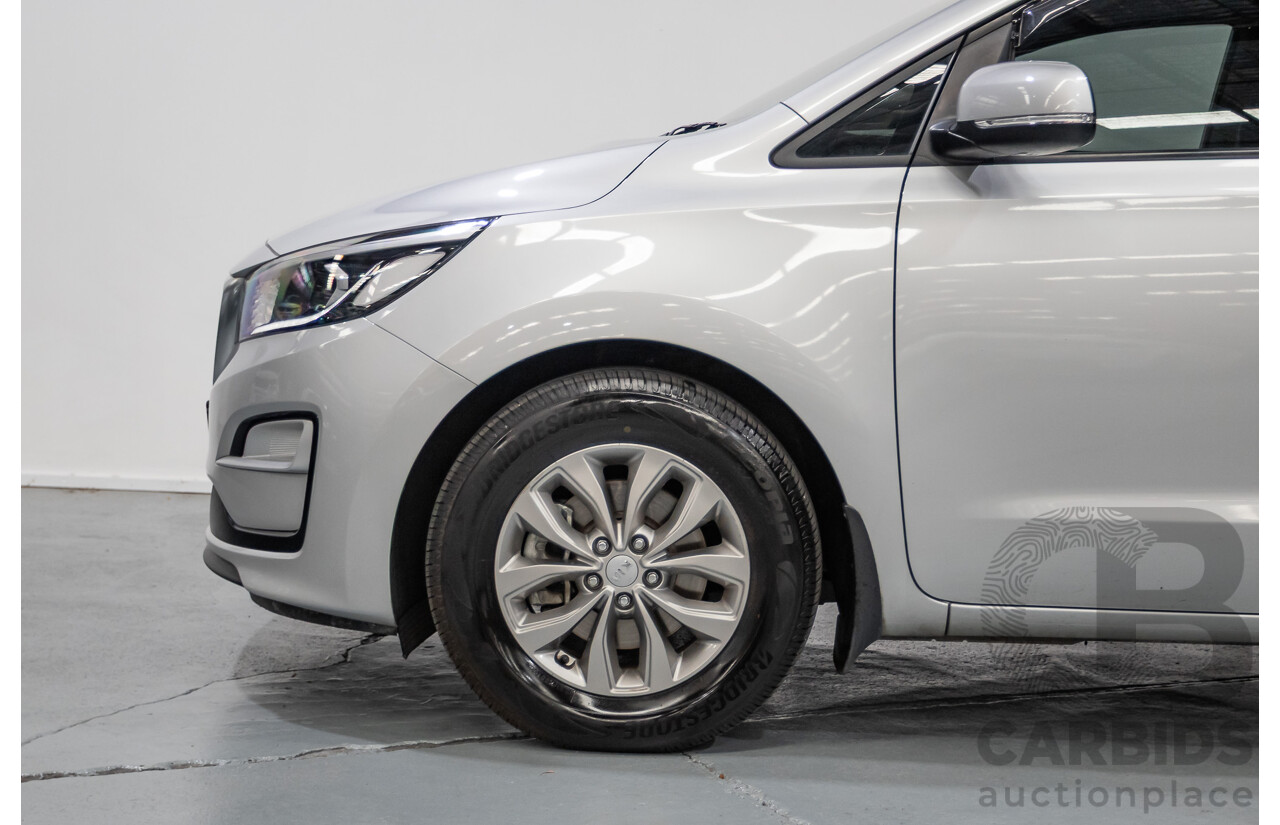 08/2018 Kia Carnival Si YP MY18 4D Wagon Silky Silver Metallic 3.3L - 8 Seats