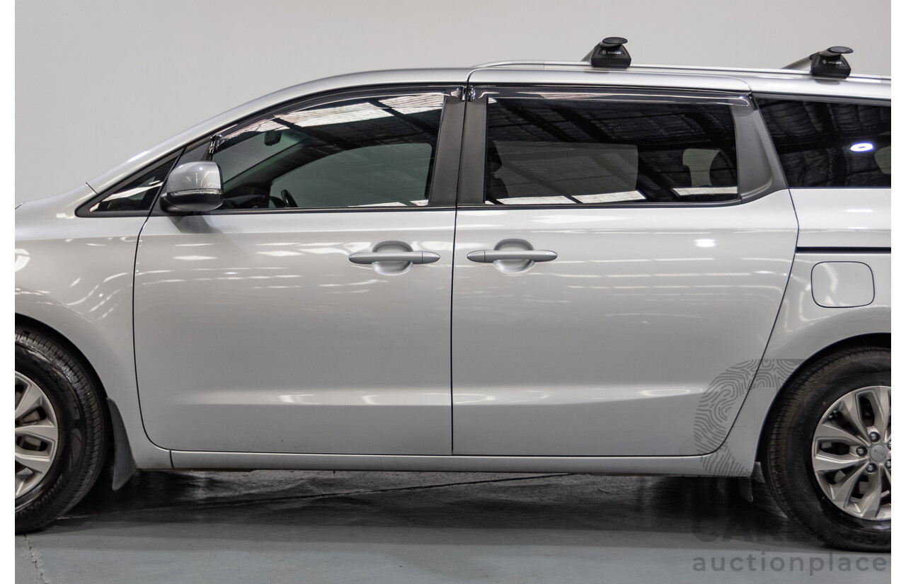 08/2018 Kia Carnival Si YP MY18 4D Wagon Silky Silver Metallic 3.3L - 8 Seats
