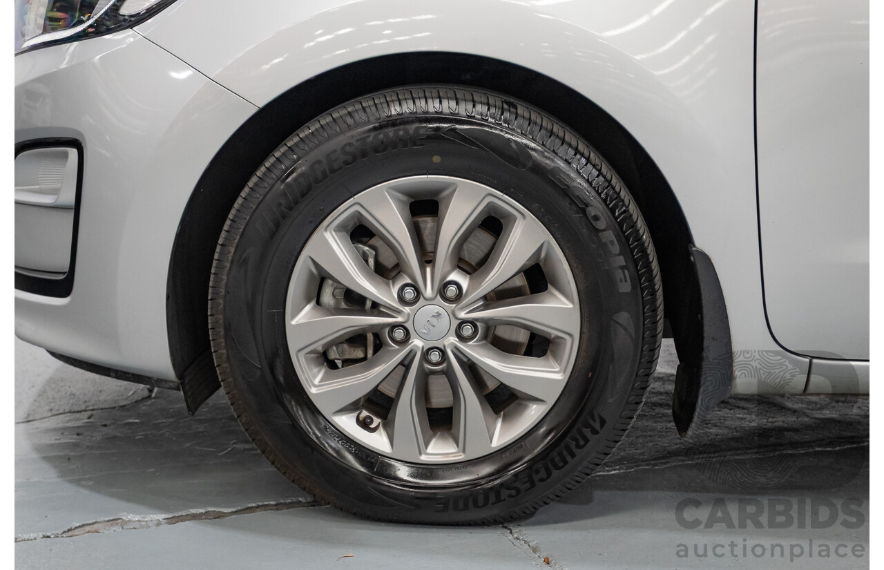 08/2018 Kia Carnival Si YP MY18 4D Wagon Silky Silver Metallic 3.3L - 8 Seats