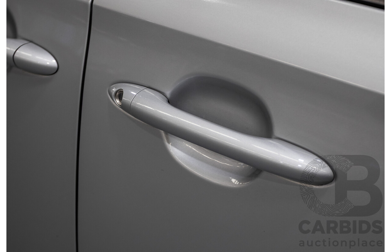 08/2018 Kia Carnival Si YP MY18 4D Wagon Silky Silver Metallic 3.3L - 8 Seats